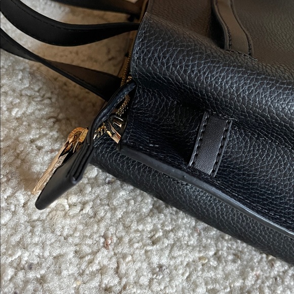 NWOT MINT MICHAEL KORS LEATHER PURSE BAG W GOLD ACCENTS - Picture 9 of 14